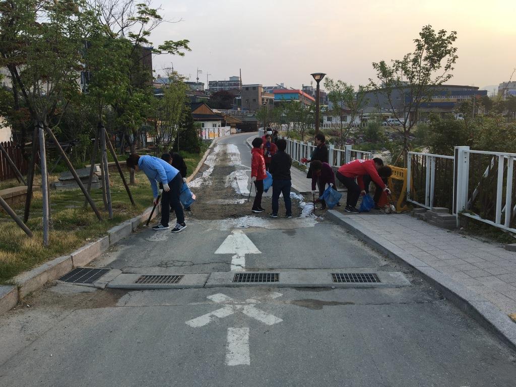 약사명동 주민자치위원회, 약사천 환경정화 활동약사명동 주민자치위원회 환경정화 활동(2018.04.27.)