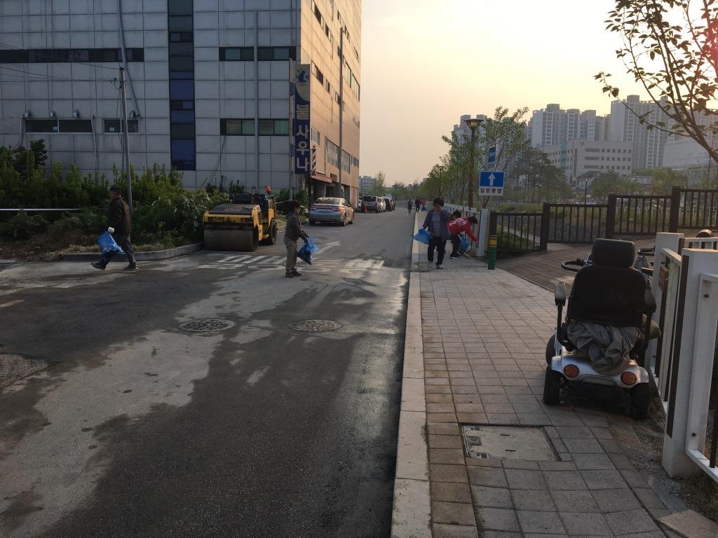 약사명동 주민자치위원회, 약사천 환경정화 활동약사명동 주민자치위원회 환경정화 활동(2018.04.27.)