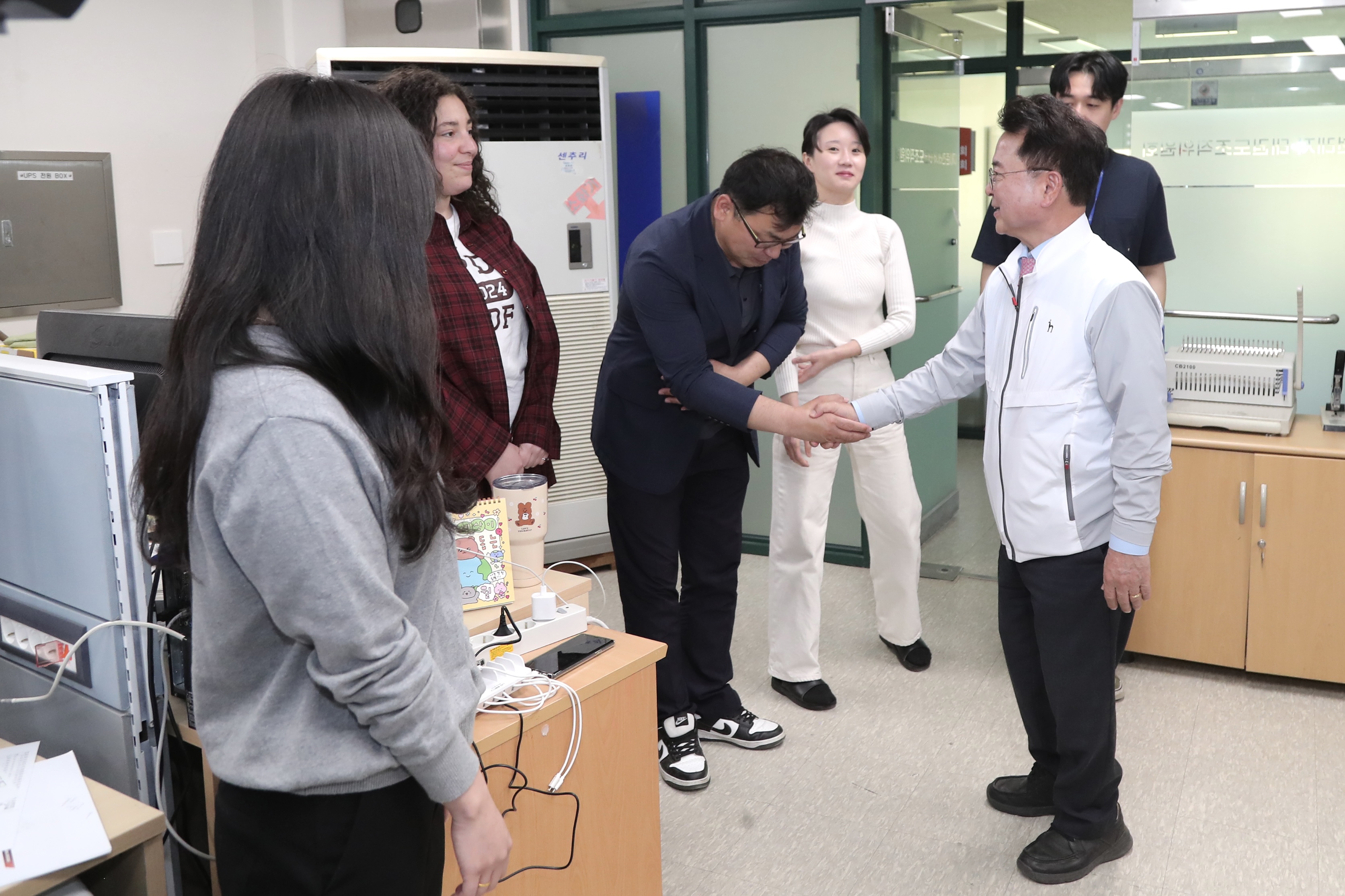세계품대회 관련 직원 격려 방문