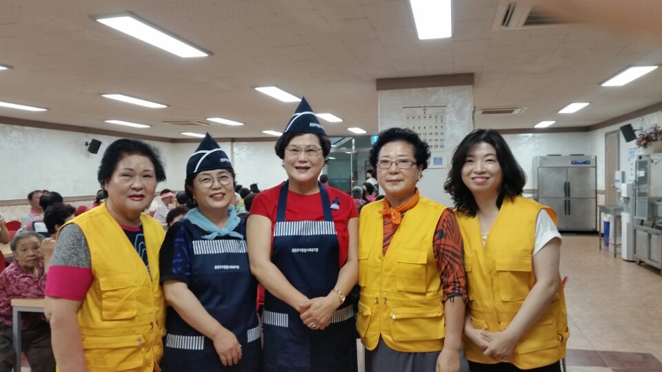 효자2동 지킴이봉사단! 어르신을 위한 배식봉사