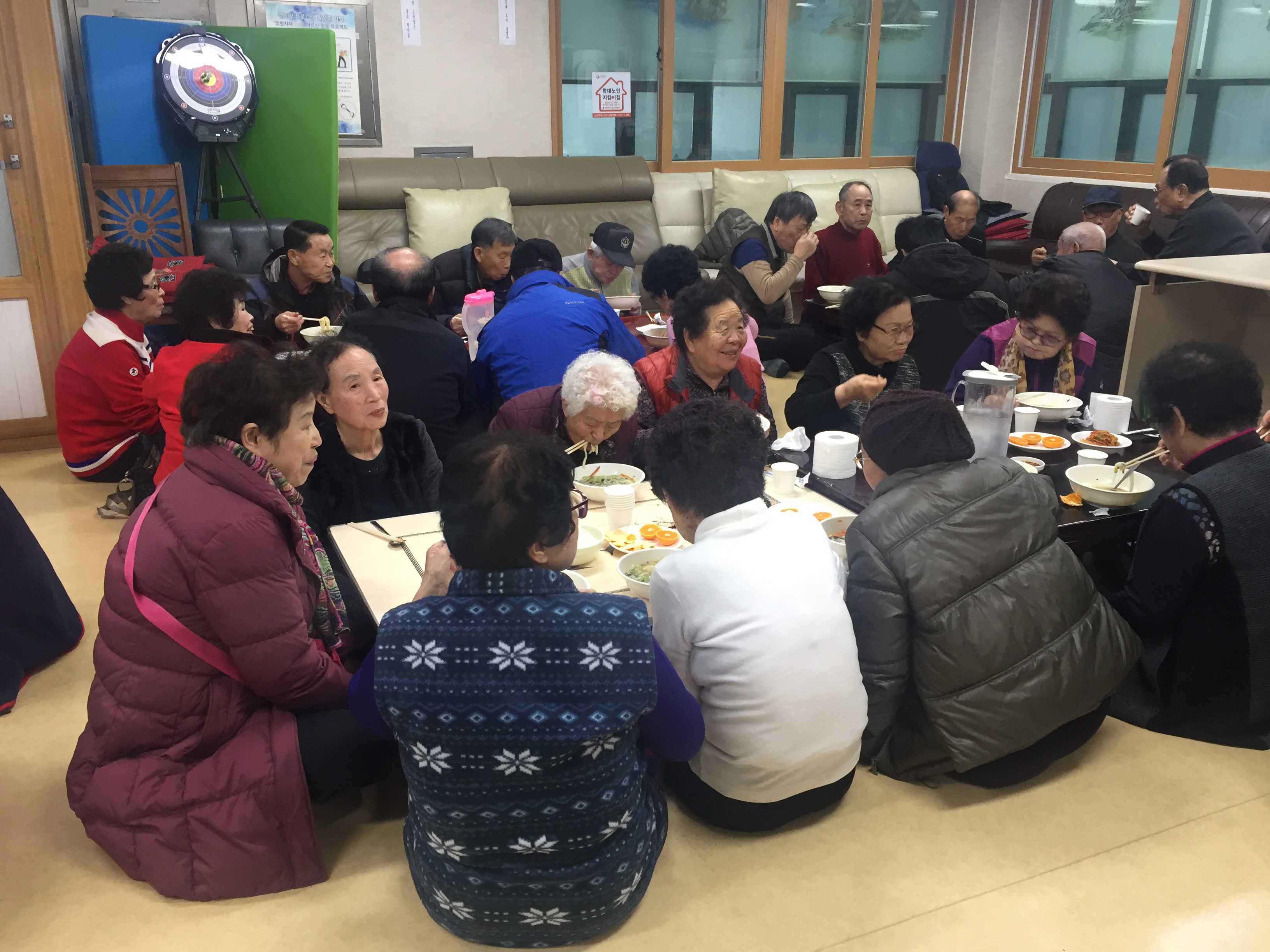 근사빵 미소지움A경로당 칼국수 봉사