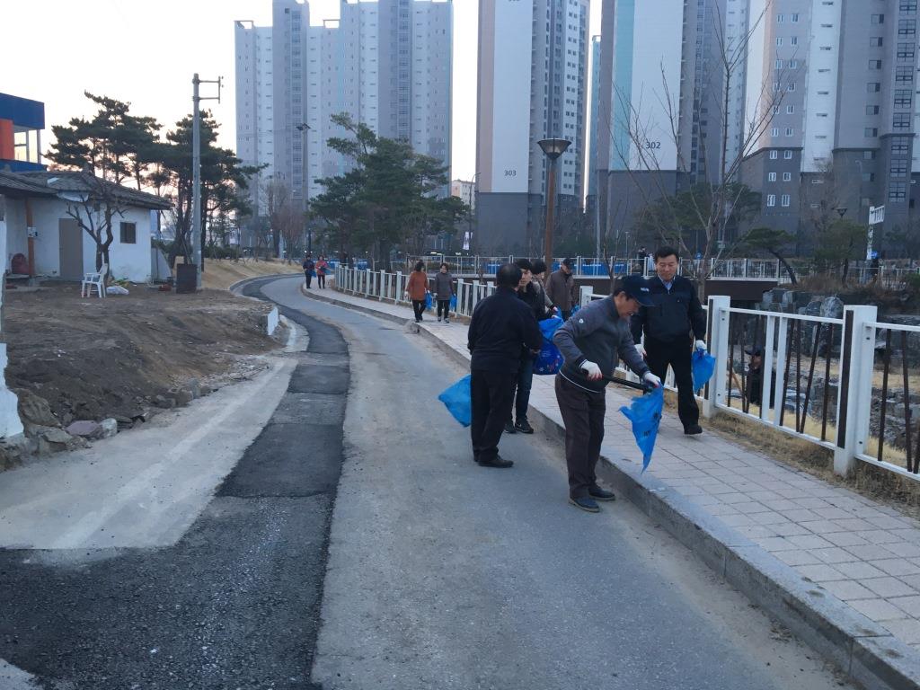 약사명동 주민자치위원회, 약사천 환경정화 활동약사명동 주민자치위원회 환경정화 활동(2018.03.23.)