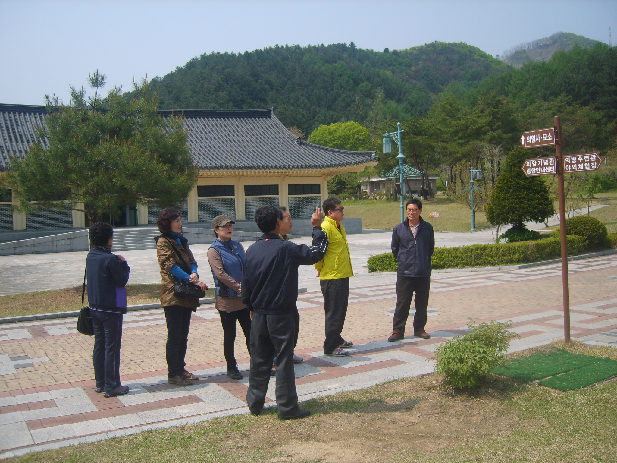 바르게살기 위원회 유인석장군 묘역 견학