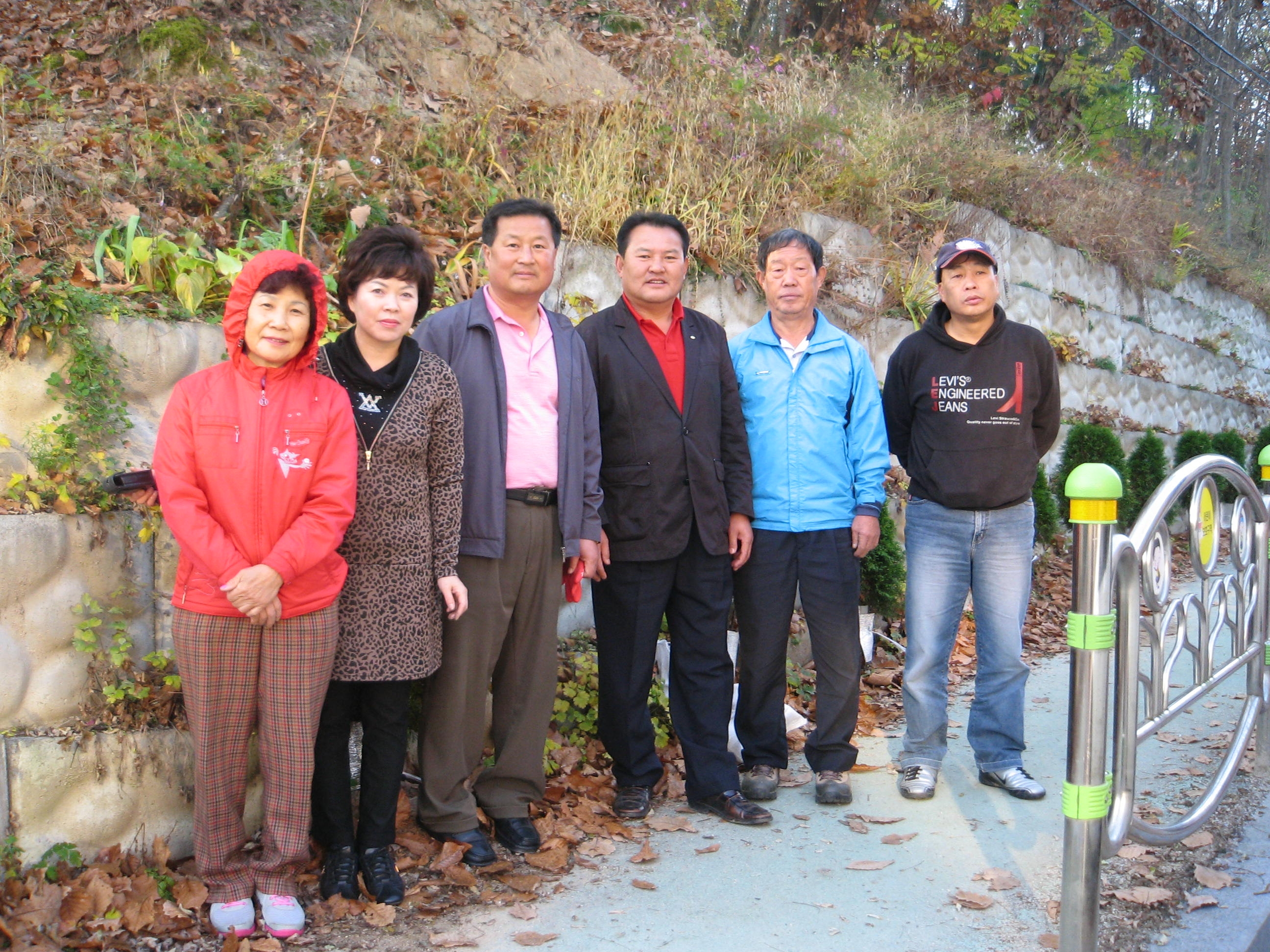 가꾸미사업 동절기대비 보온매트 감싸기 작업