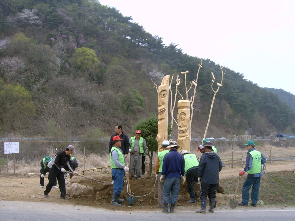 지내1리 장승 및 솟대 세우기