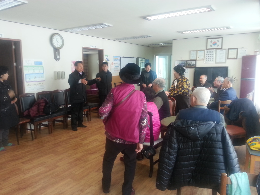 주민자치위원회 명절 맞아 자매결연 경로당 방문
