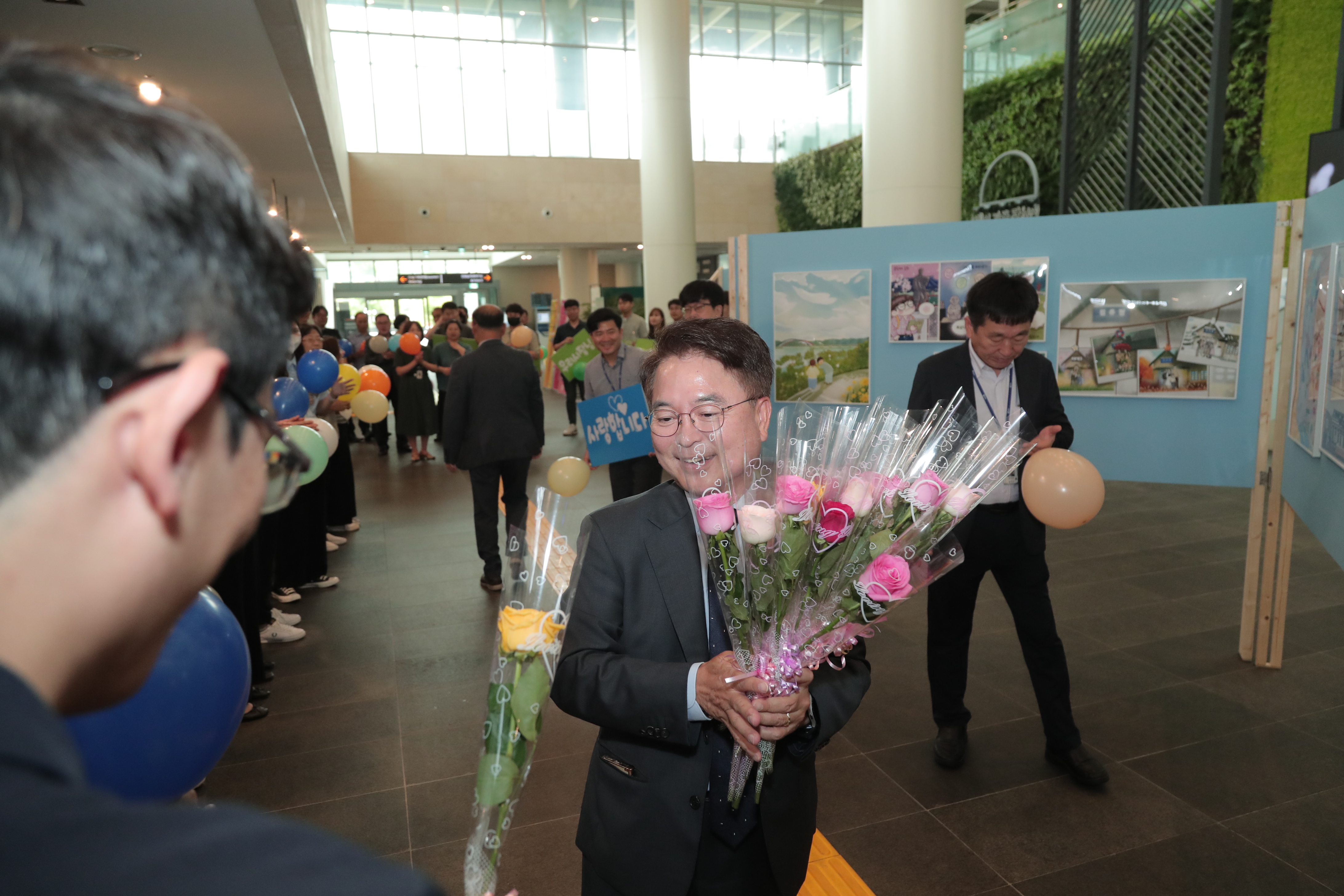 취임1주년 기념 직원 인사