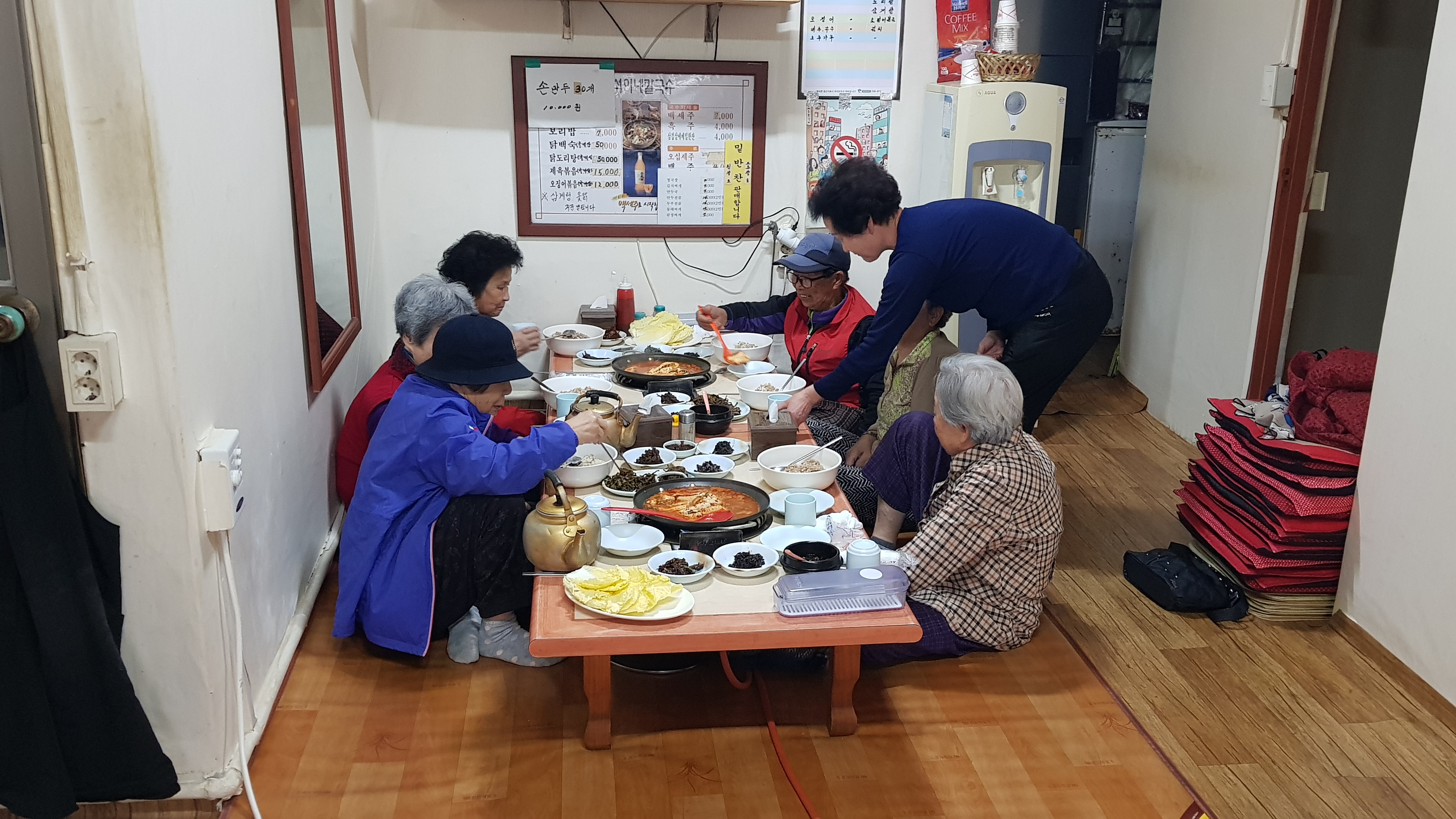 춘석이네 관내 어르신 식사 대접