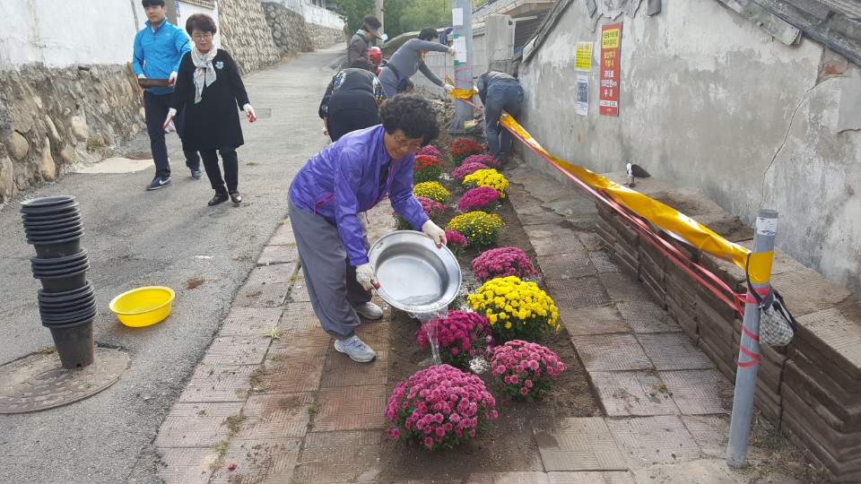효자봉사단 과거 집하장 화단 조성