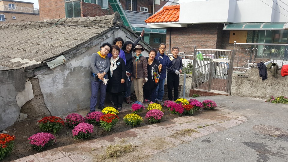 효자봉사단 과거 집하장 화단 조성