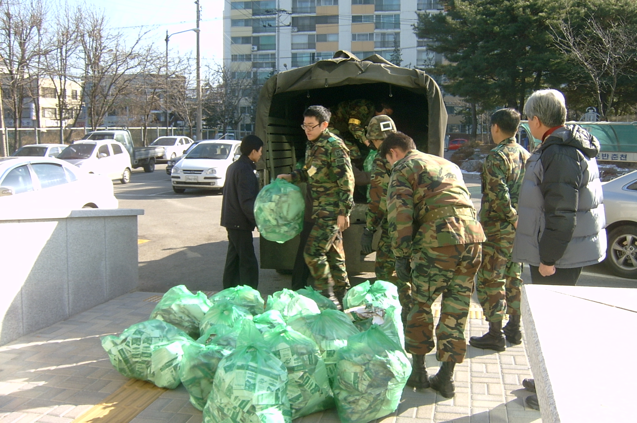 예비군 302경비연대 종이팩 상설무인교환대 운영동참