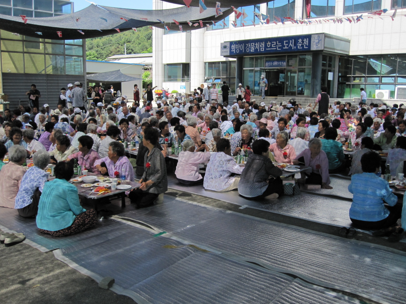 서면 새마을부녀회 경로잔치 개최(2)