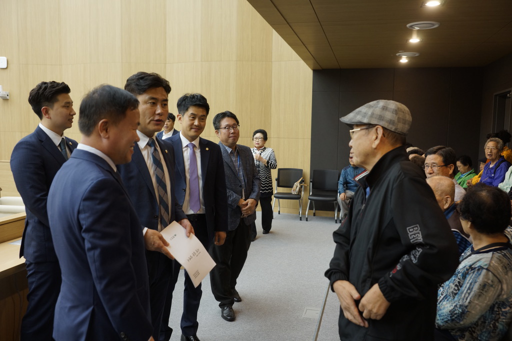 180920 비봉경로당 회원 시청 및 시의회 견학