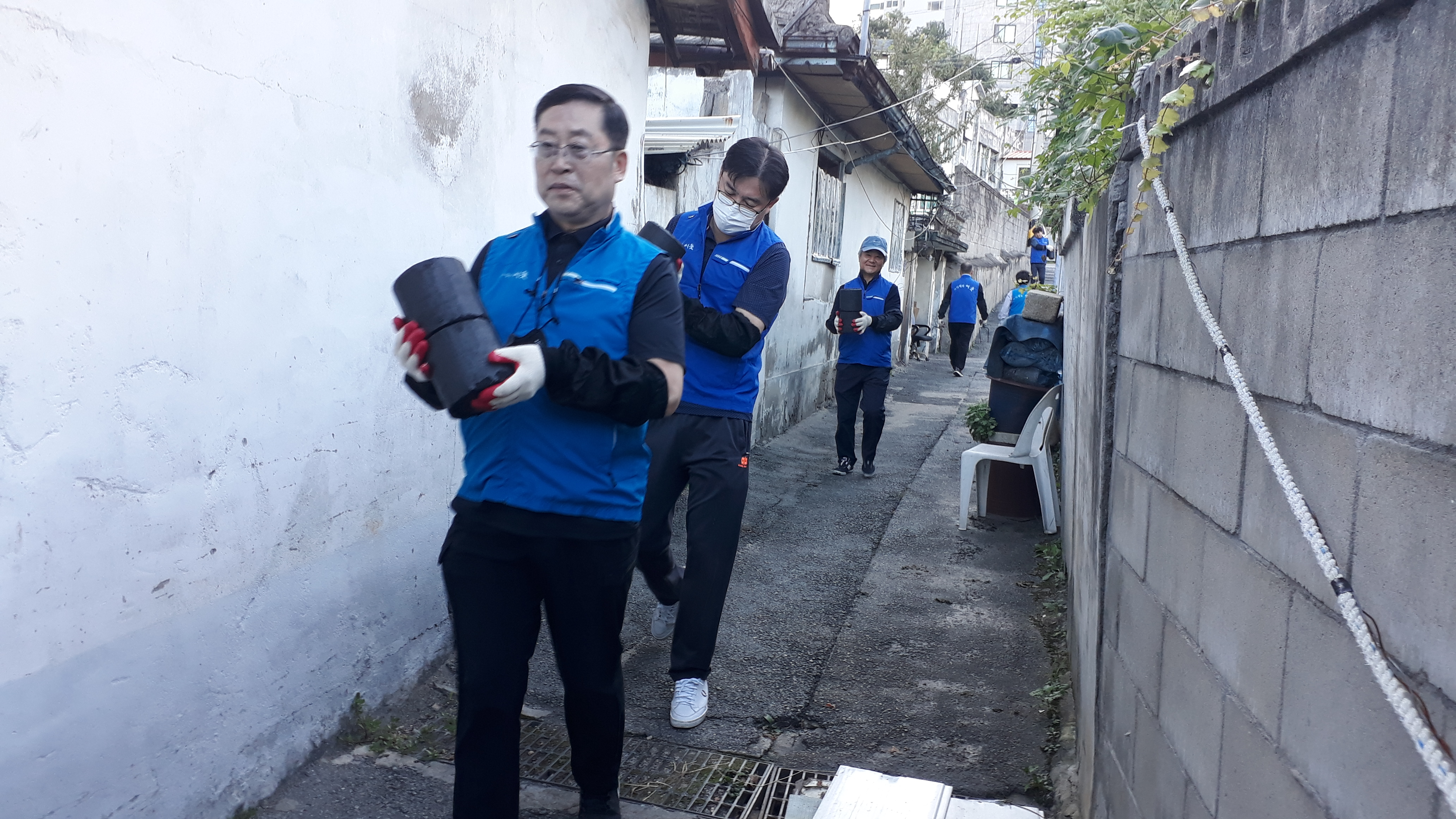 (사)춘천이웃 소양동 연탄 500장 배달