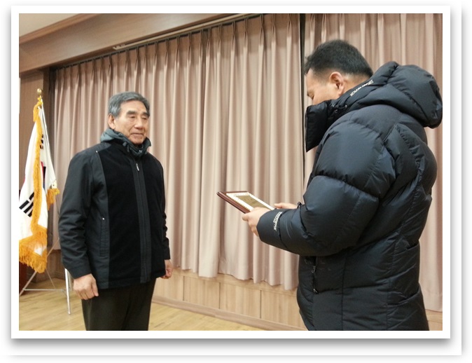 자치위원장님(정의호) 감사패 전달