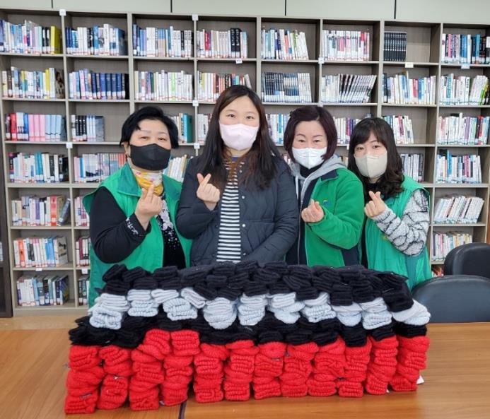 춘천 새마을문고 털장갑 후원
