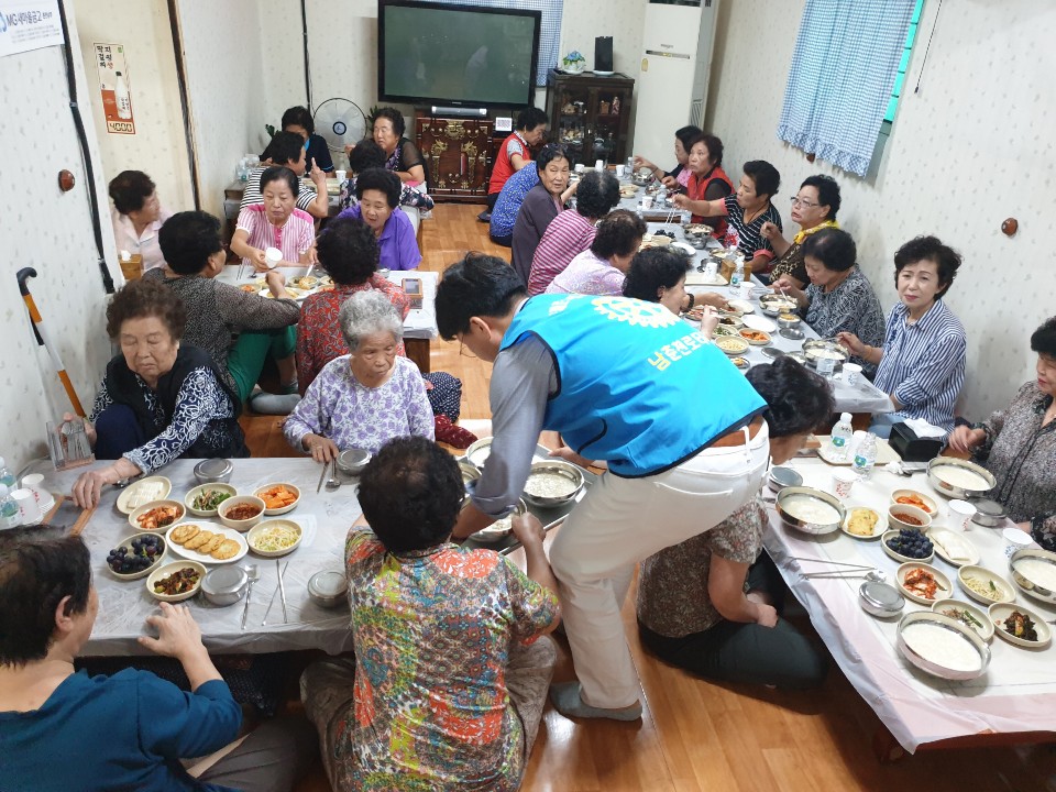 효자2동 “두향” 음식점 지역 소외계층 및 어르신 초대 점심식사 제공