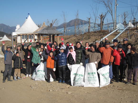 가산골마을 지내천 정화활동을 전개하다.^^|