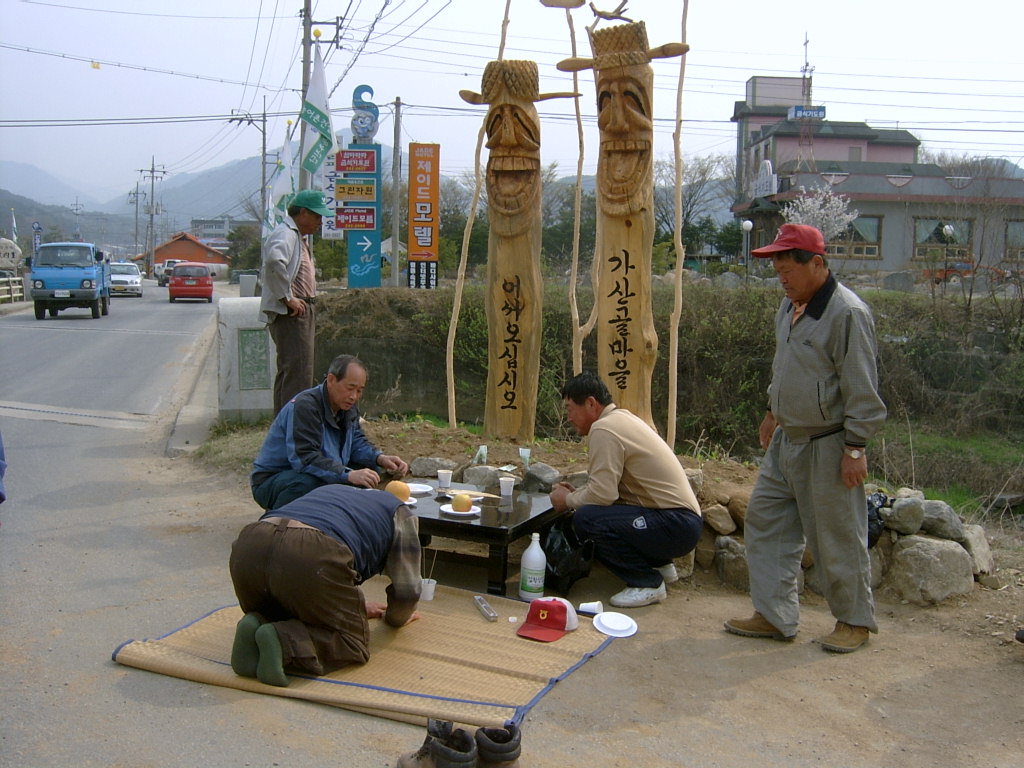 옥미관 앞 장승제