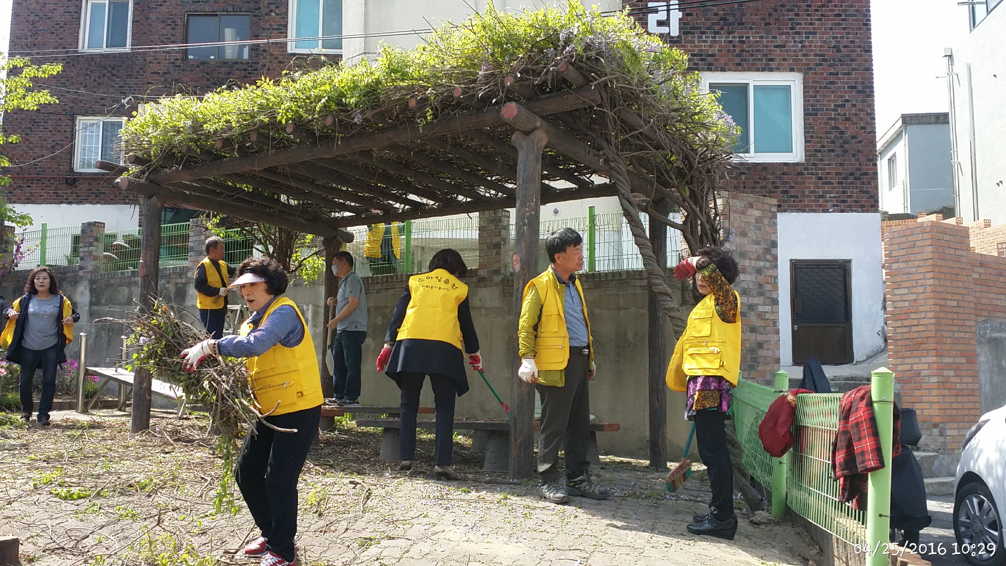 160425 봉사단관내조경봉사