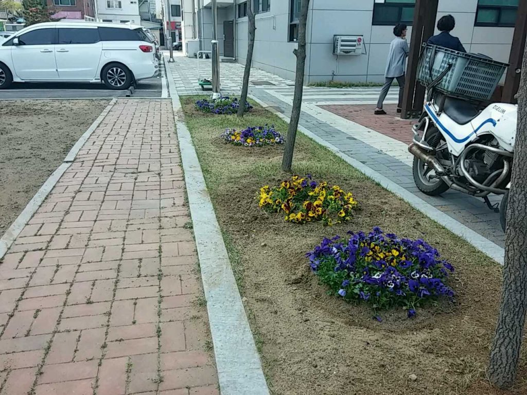 후평1동주민센터 화단 정비