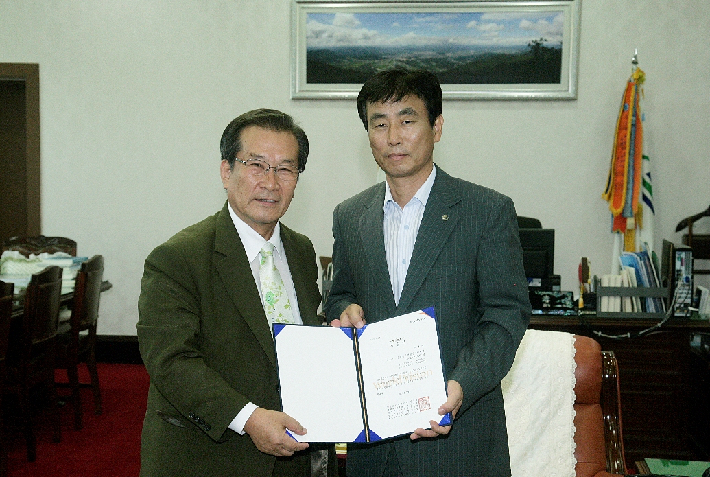 2010 사랑의 점심나누기 춘천시 지원액 기증서 전달