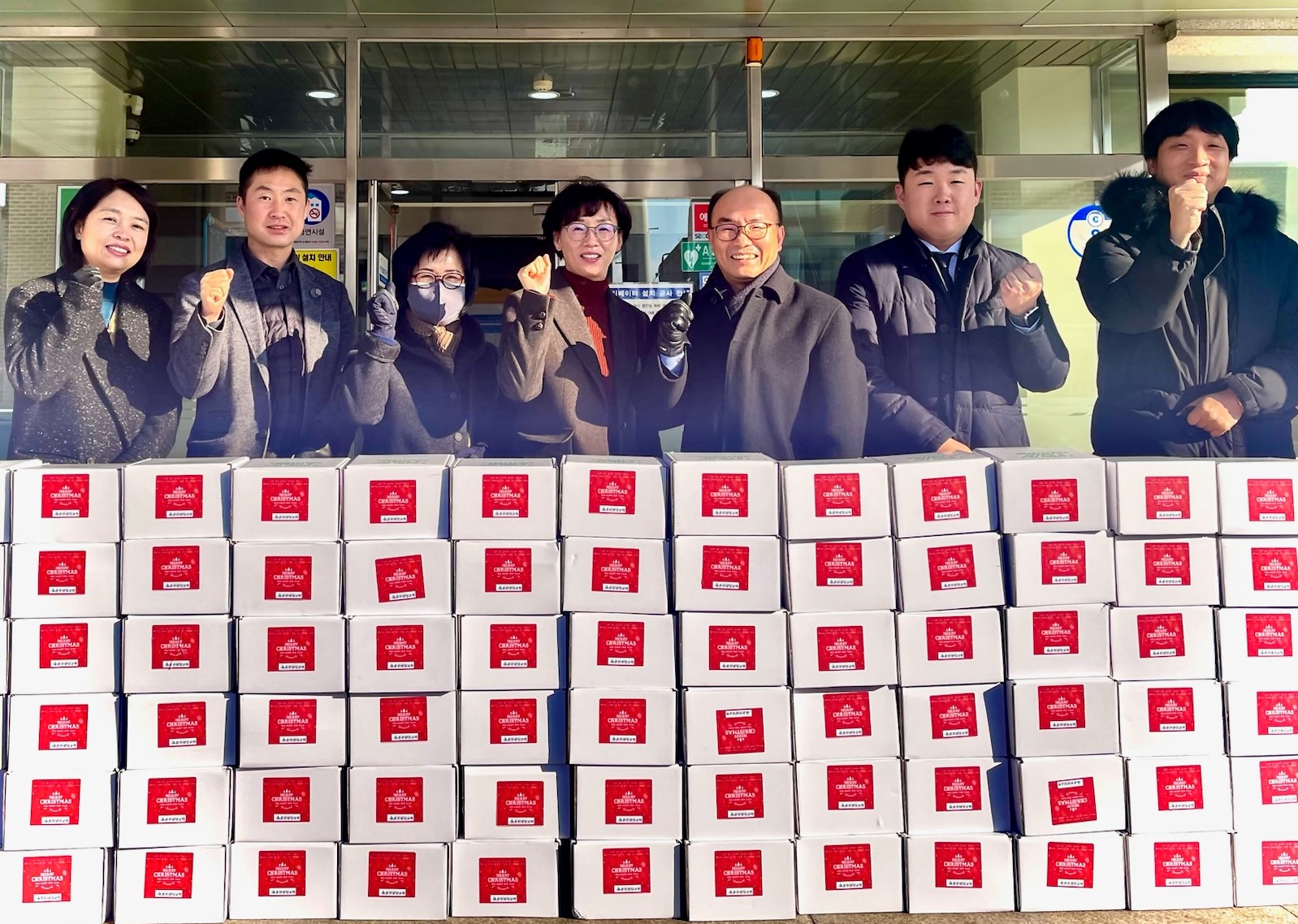 연말 맞이 취약계층 과자 후원