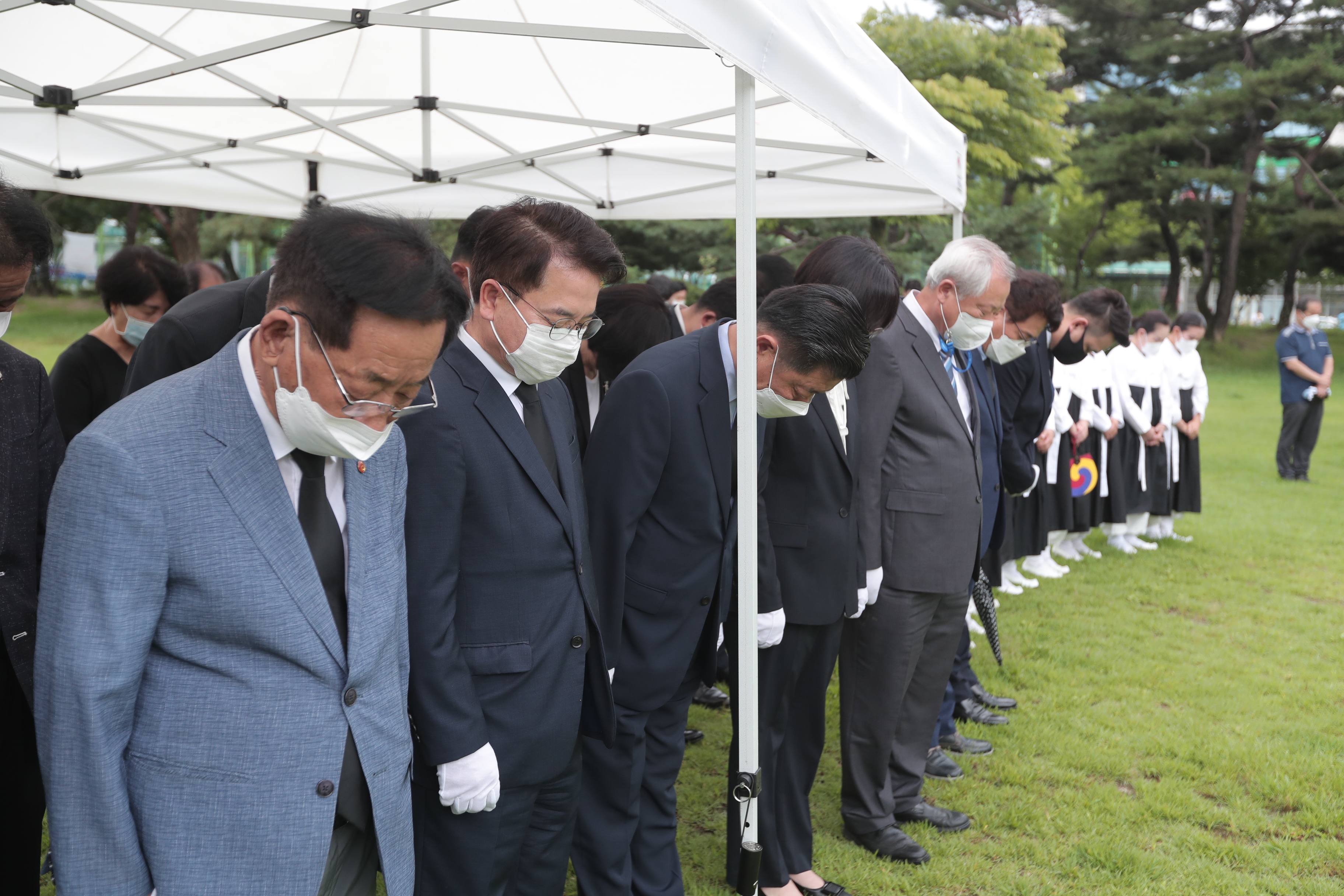 애국지사 동상 참배 (류인석, 윤희순)