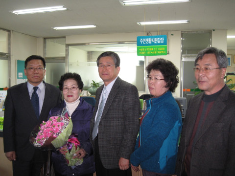 동면 인구 1만명 돌파 전입자 환영 기념