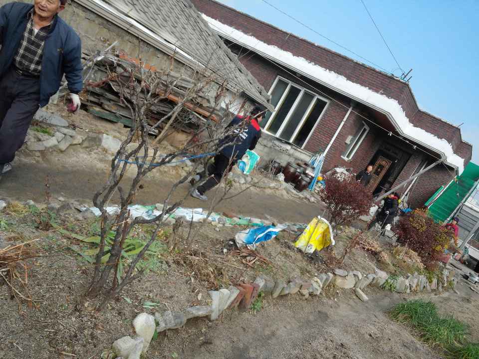 「(주)우인」 ,「퇴계동 자원봉사단저소득」저소득가구 연탄 후원 배달