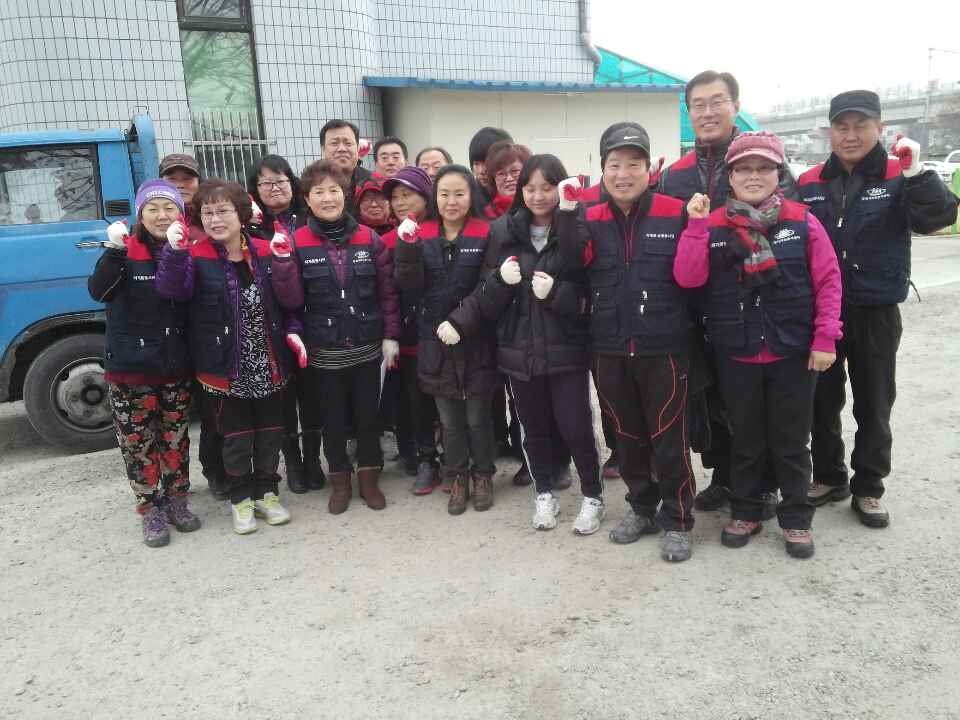 「(주)우인」 ,「퇴계동 자원봉사단저소득」저소득가구 연탄 후원 배달