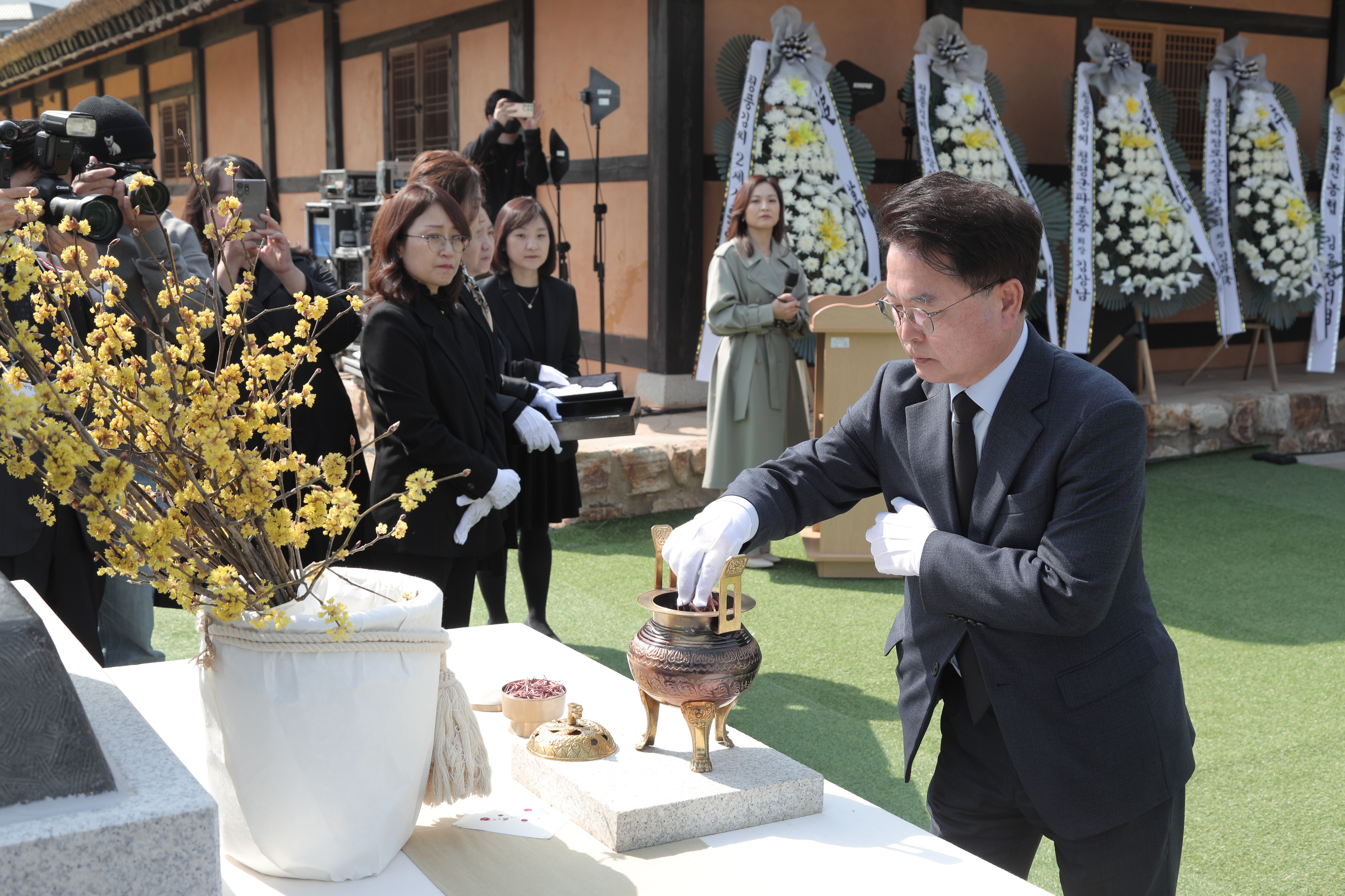 김유정 동상 이전 제막식 및 제86주기 추모식