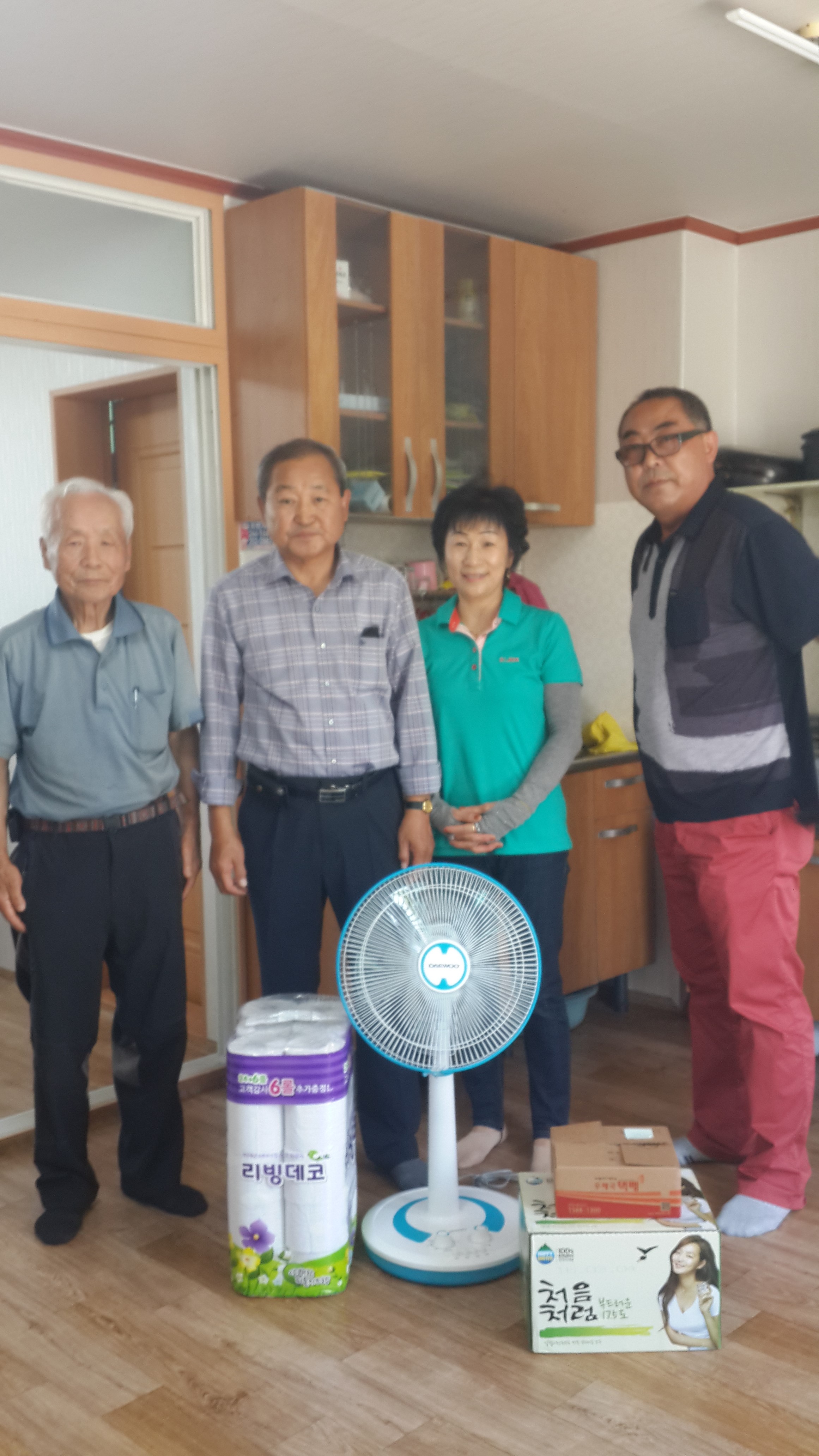 관내 경로당 5개소 떡, 음료수 등 전달