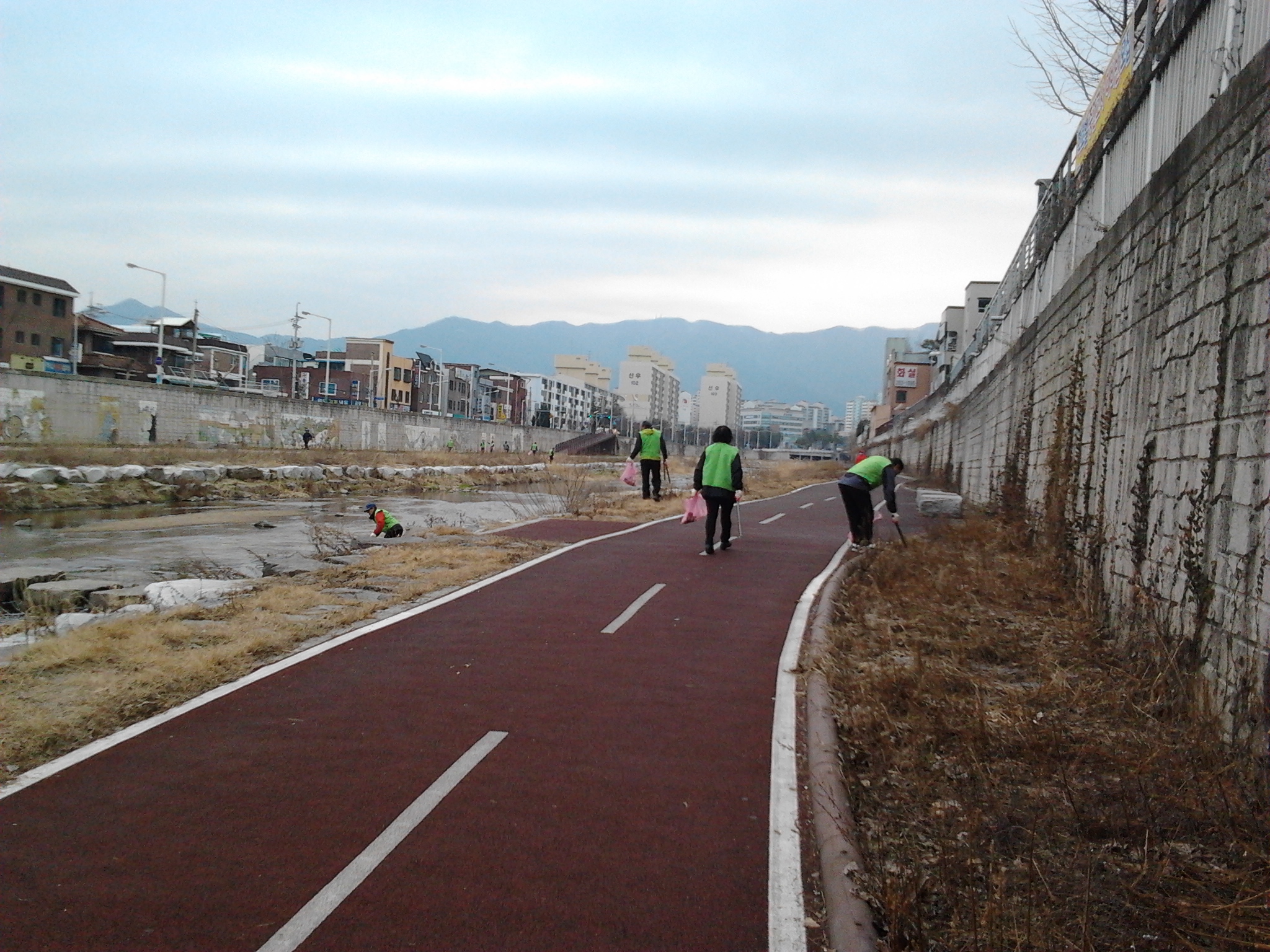 하천살리기 실천단 봄맞이 대청소 실시