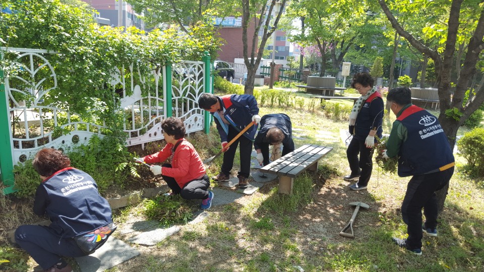 두하골사회복지봉사단, 가꾸미사업장 관리 및 제초작업 실시