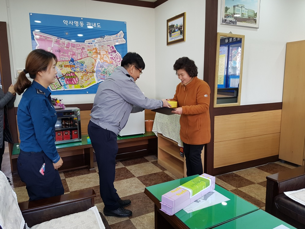 김명숙 자율방범대원 춘천경찰서장 감사장 수여