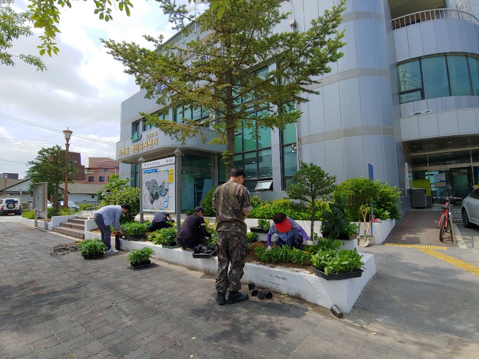 19` 시민꽃정원 식재 활동_퇴계동주민센터