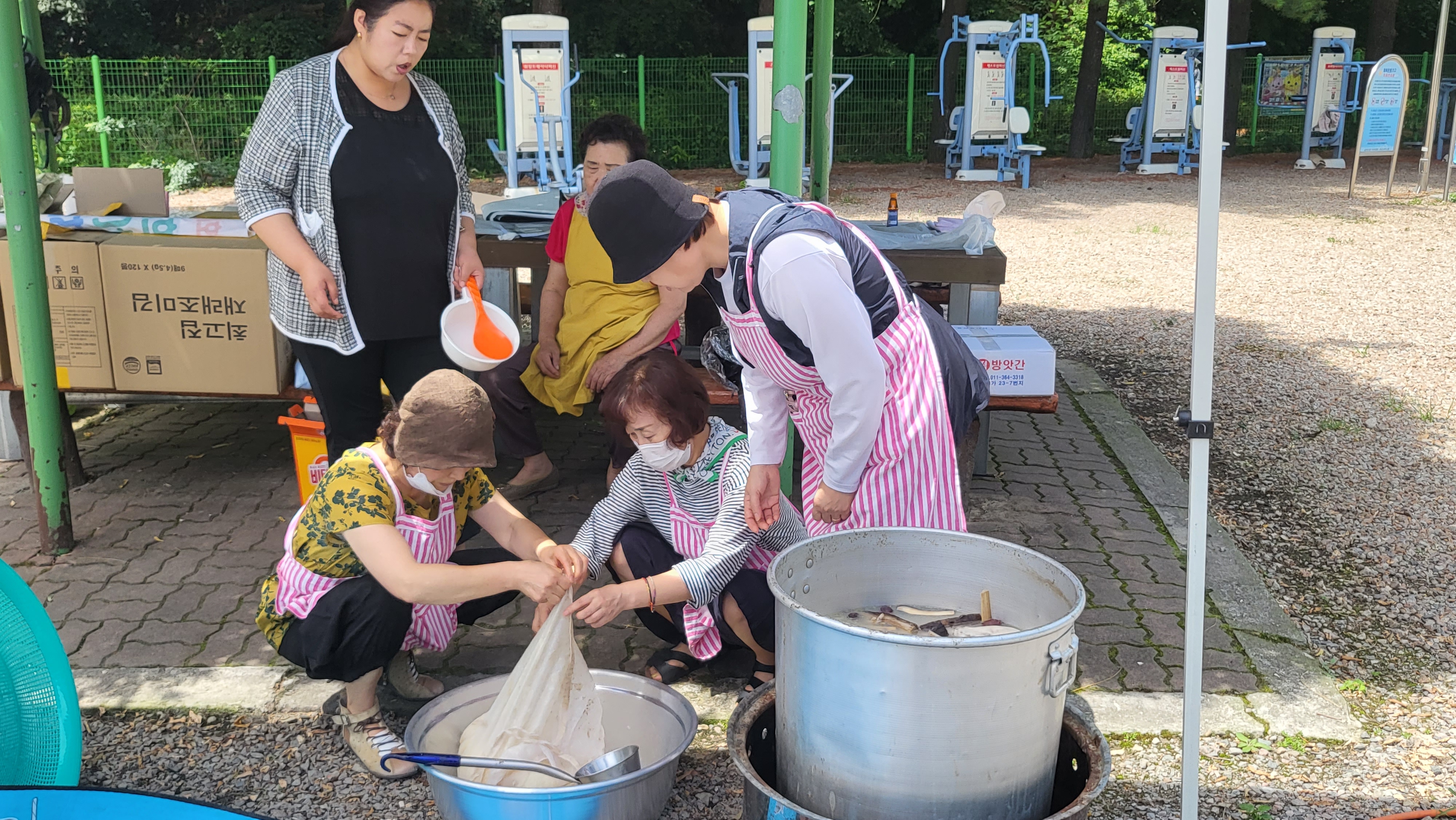 강남동 지역사회보장협의체 삼계탕 봉사