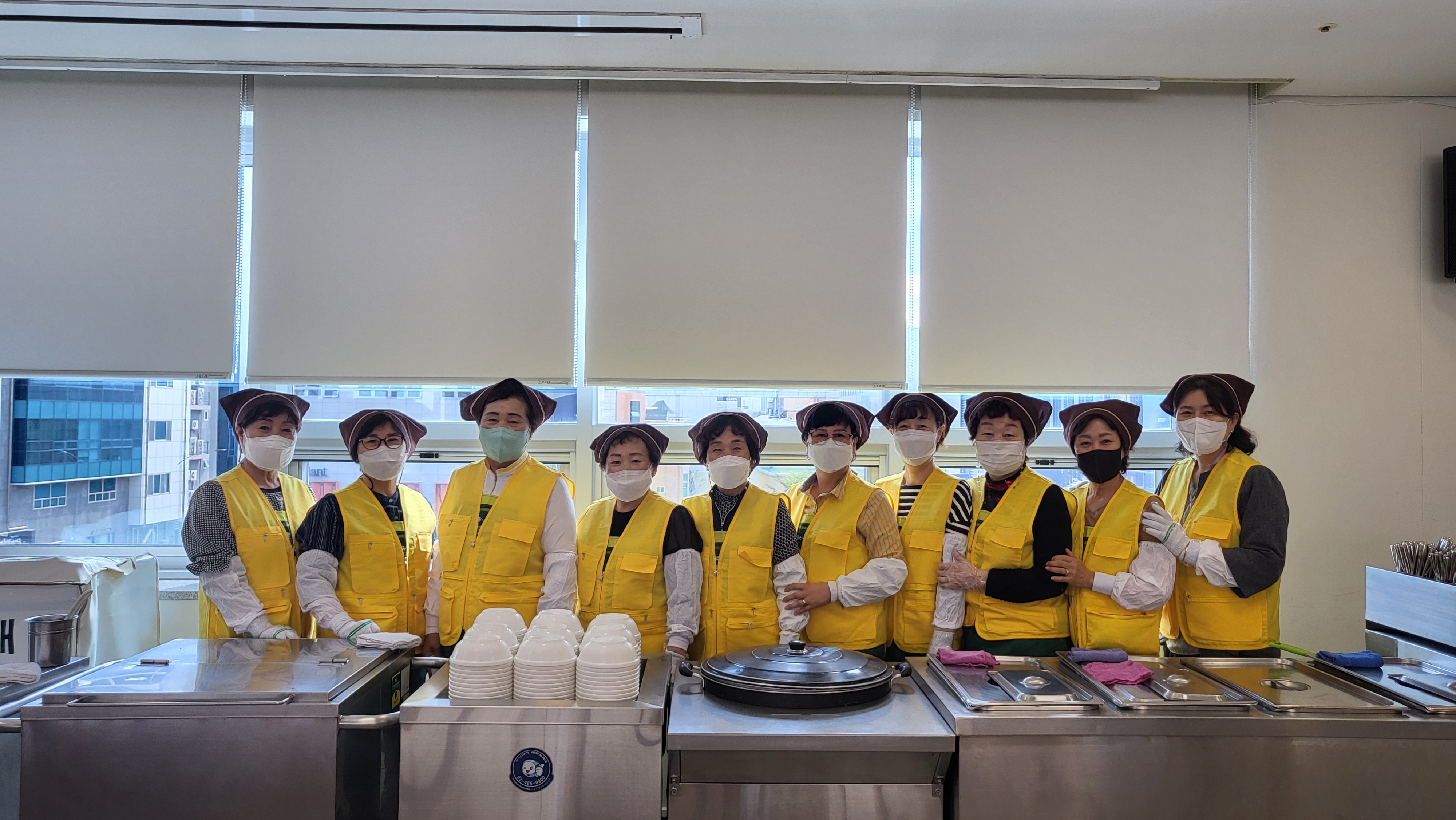 강남동 지역사회보장협의체 남부노인복지관 반찬 배식봉사
