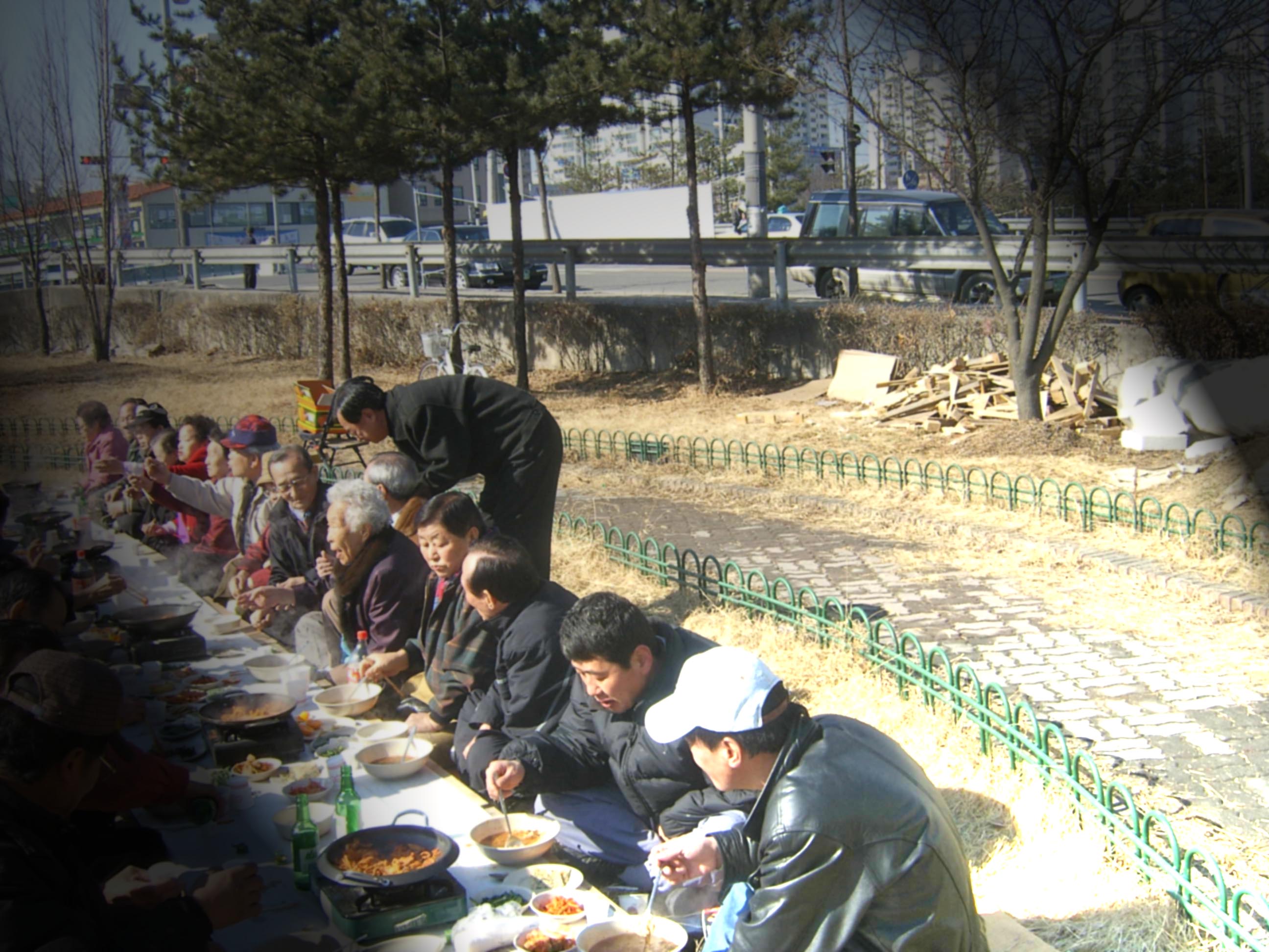 어르신들 많이 드세요