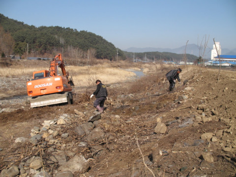 가꾸미 꽃동산 조성예정지 평단 작업