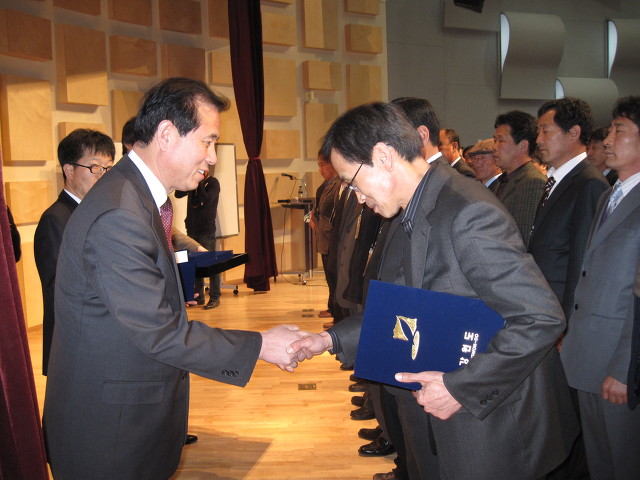 새농어촌건설운동 우수마을 지도자 지사상 수상