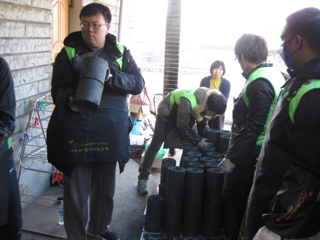 한림대학교 학생봉사단 연탄배달 봉사활동