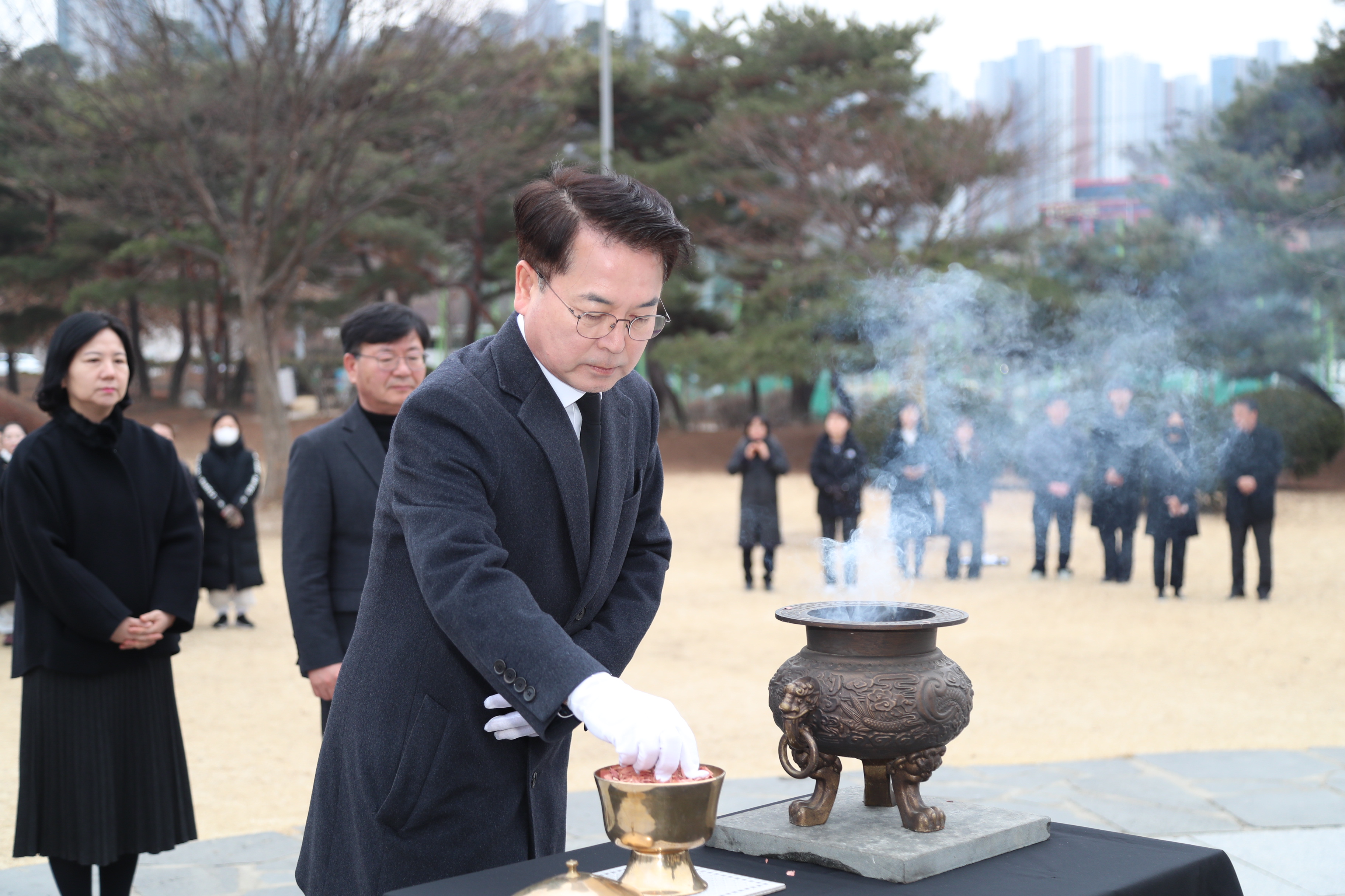 류인석,윤희순 동상 참배