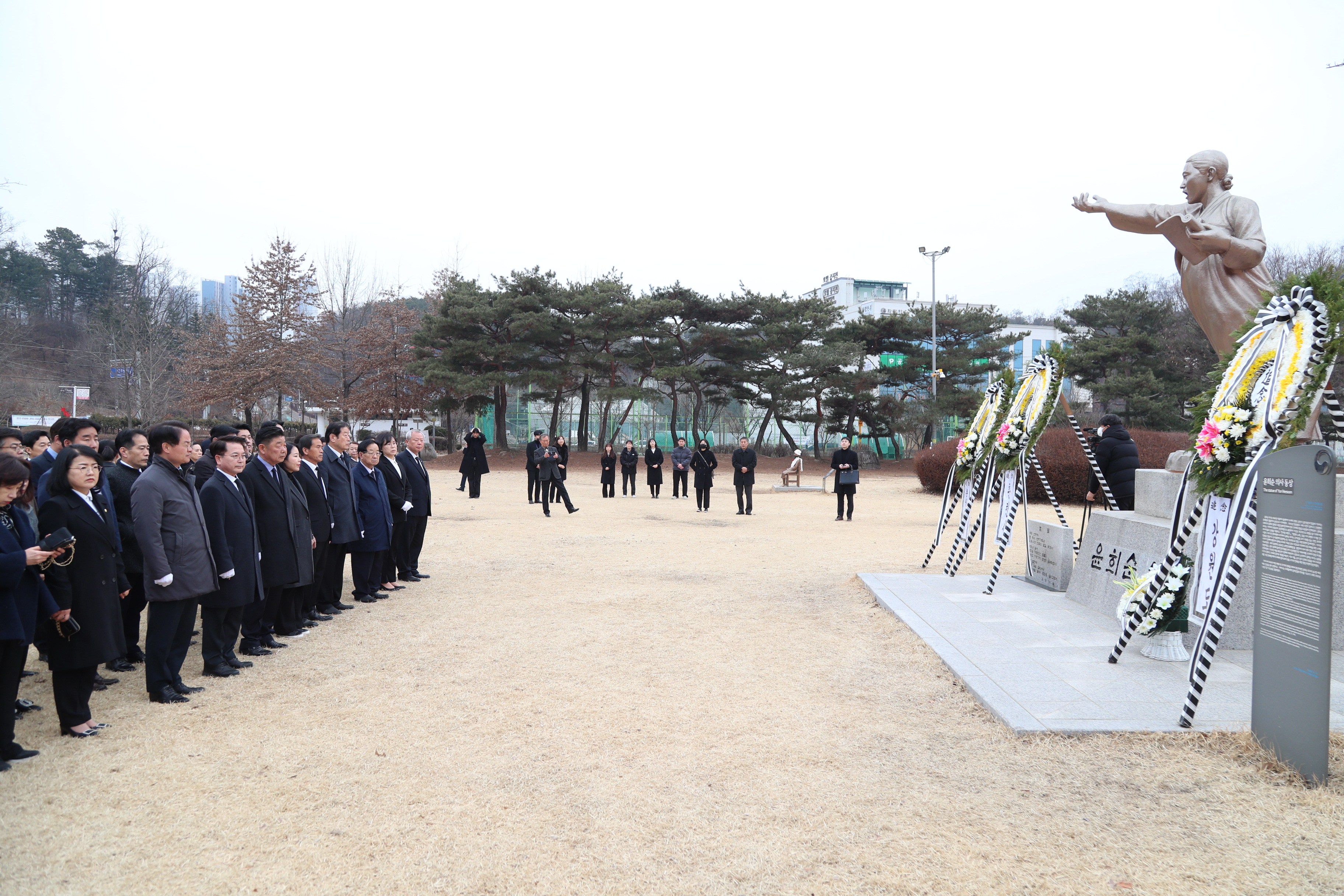 류인석,윤희순 동상 참배