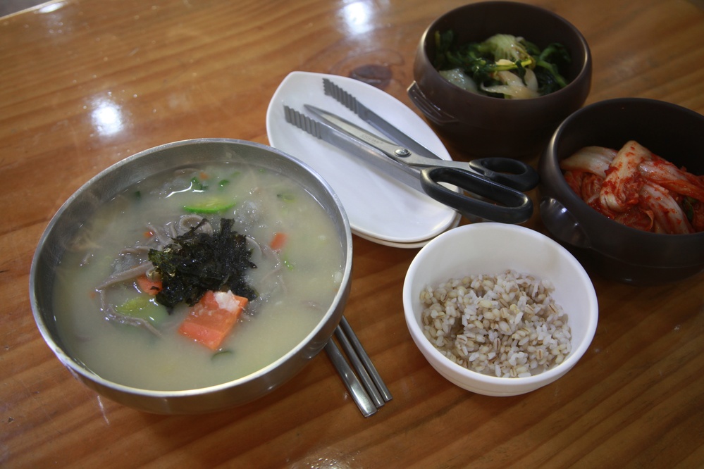 바우옹심이메밀칼국수