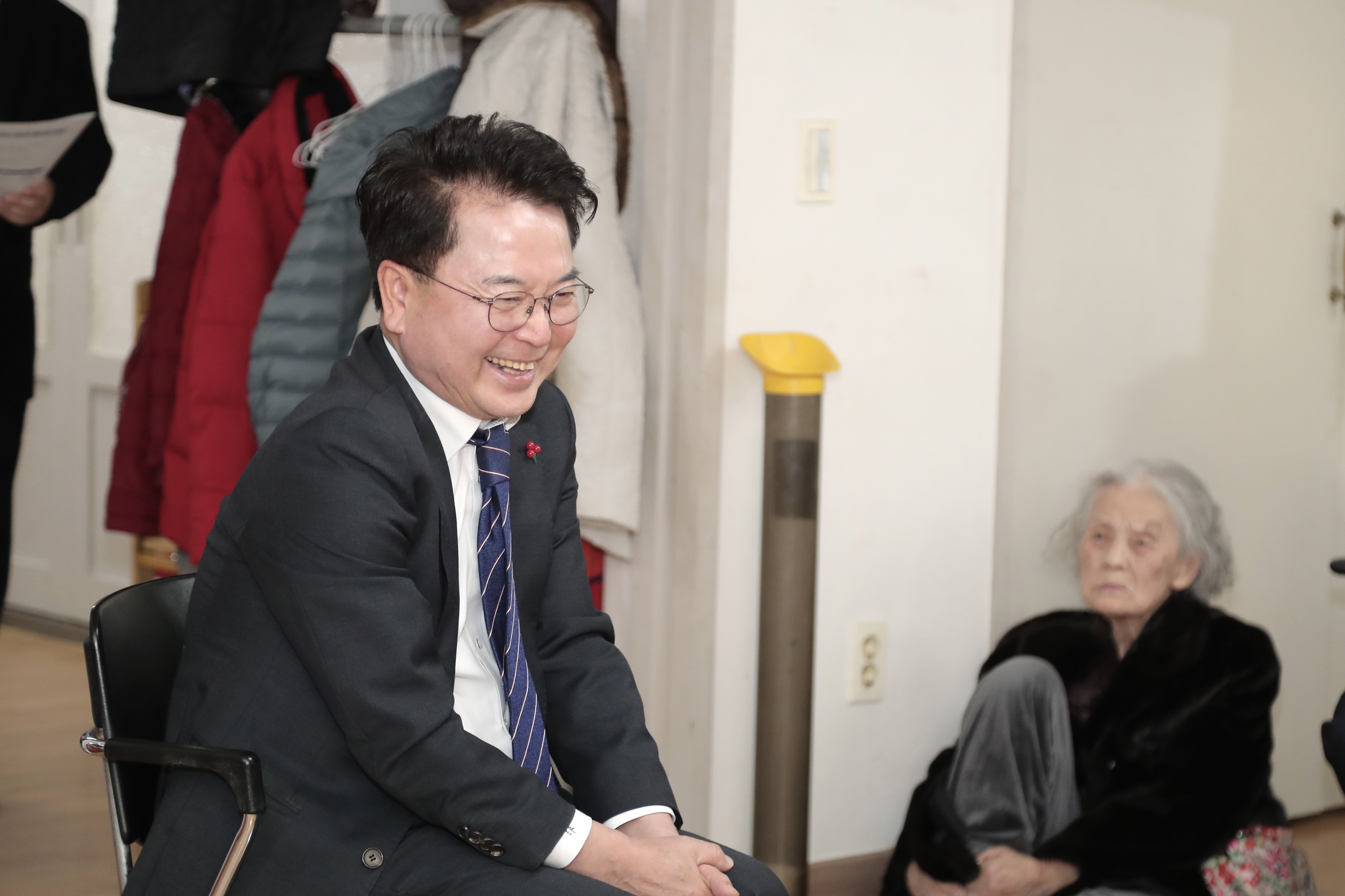 경로당 교통안전물품 전달식