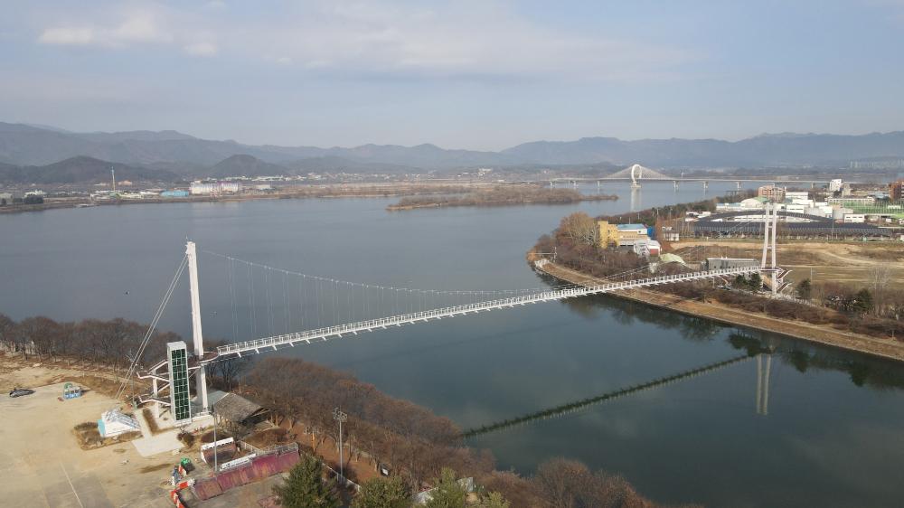 출렁다리 전경