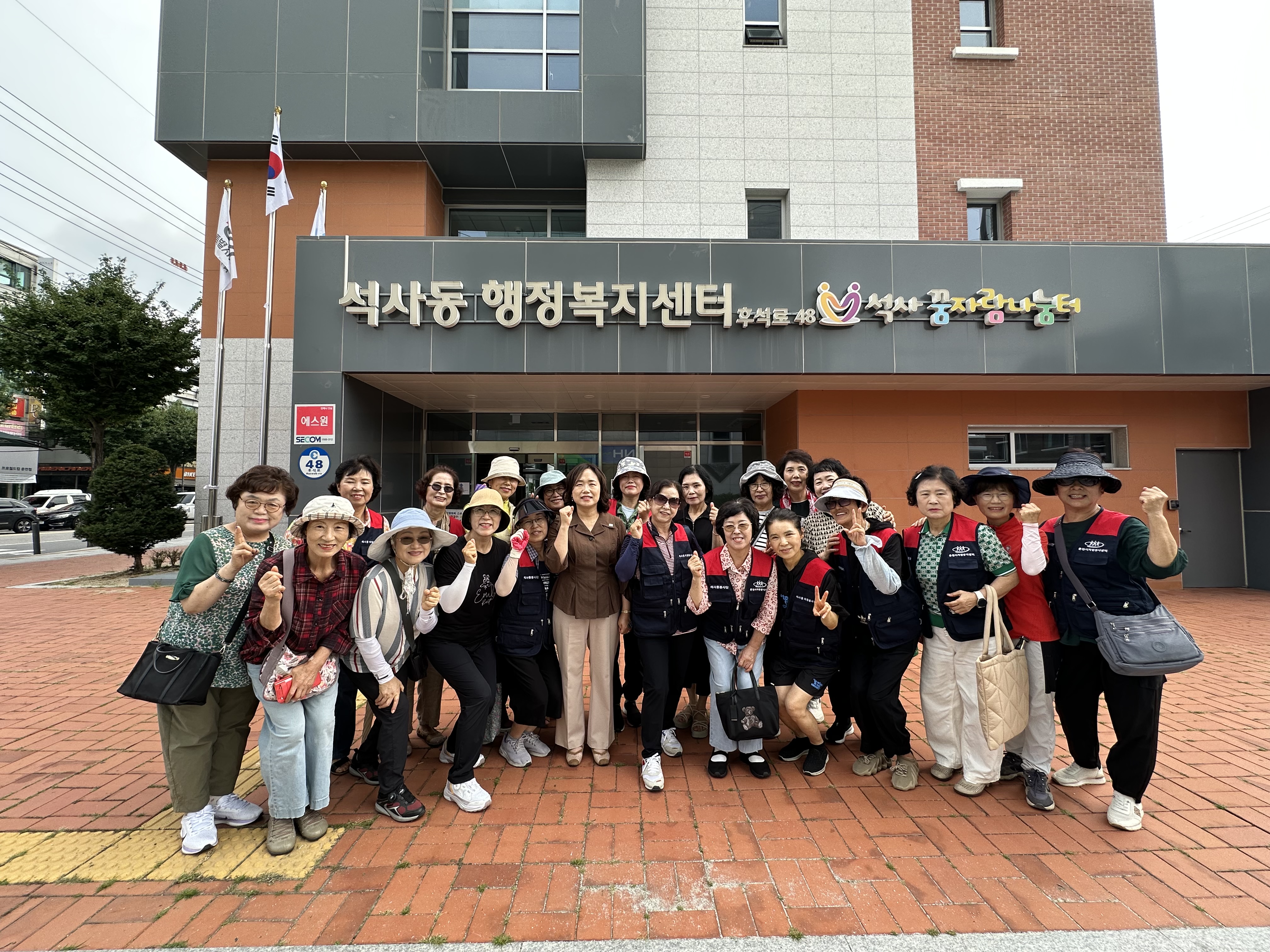 석사동 자원봉사단 환경정화 활동 실시