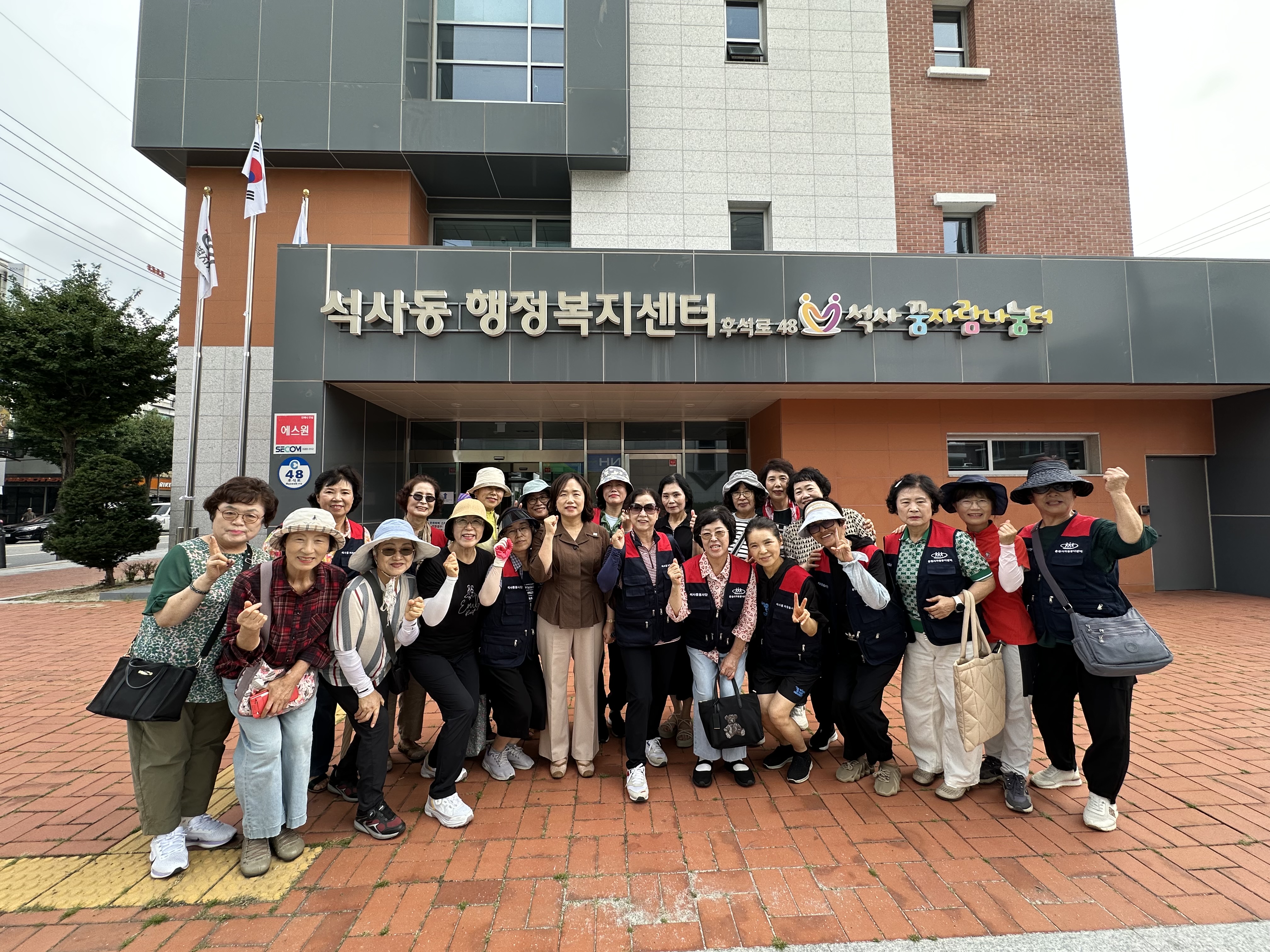 석사동 자원봉사단 환경정화 활동 실시
